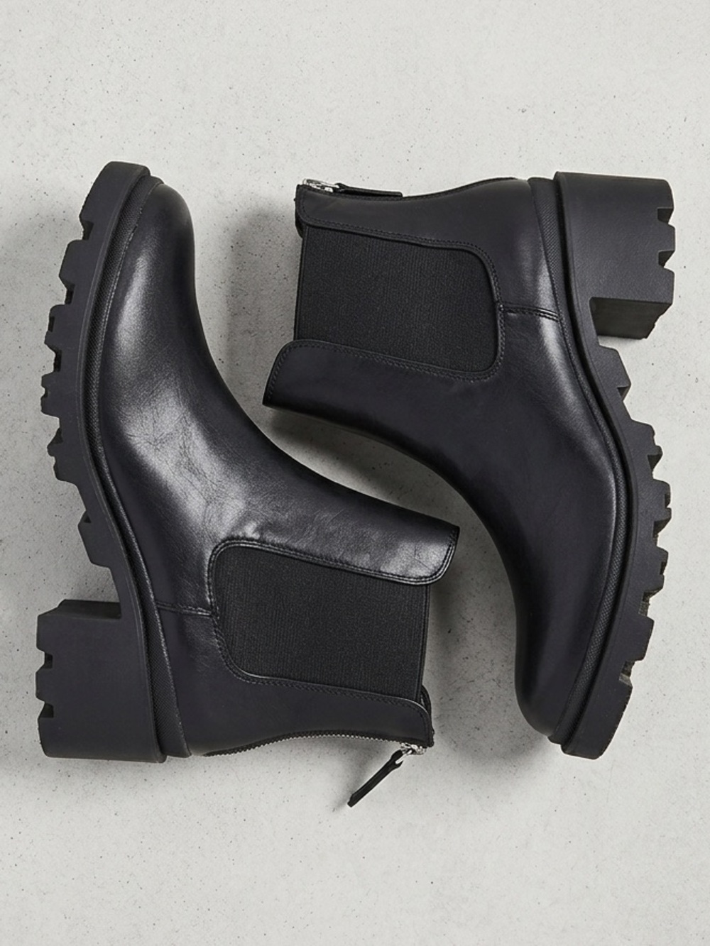 Dolce Vita Sooki Black Vegan Leather Chunky Lug Sole Chelsea Boots Womens Sz 6.5